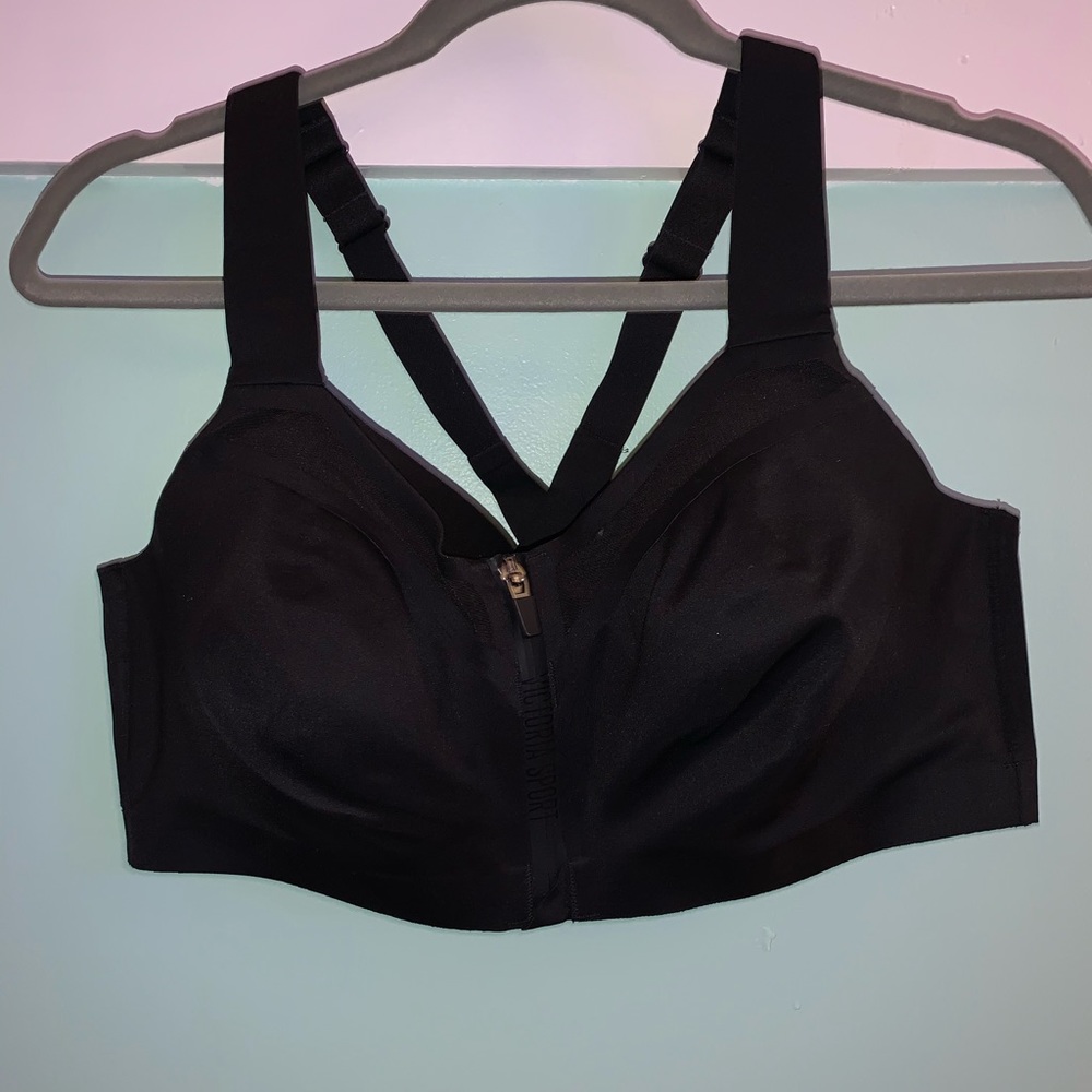 NWOT Victoria Sport Incredible Knockout Ultra Max
